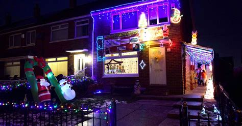 Dibsys Christmas Grotto Is Back And Families Lined The