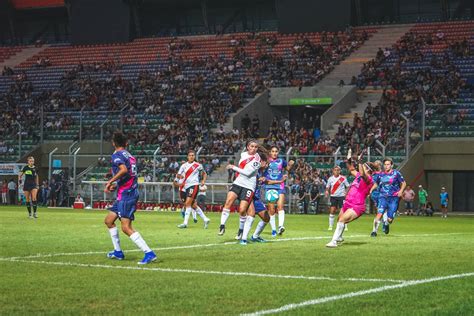 Club de fútbol profesional ecuatoriano con sede en guayaquil. Fútbol femenino: River se quedó con el primer partido de ...