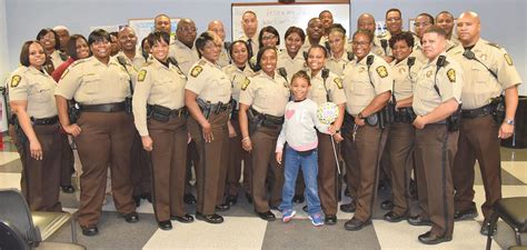 Louisiana 8 Year Old Brings Love To Fulton Sheriffs Office