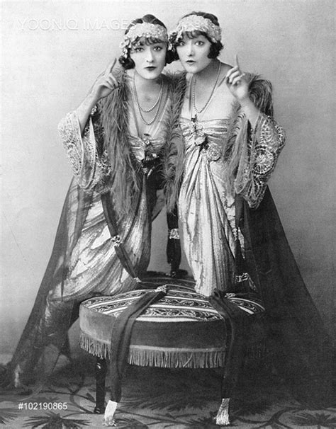 37 Vintage Portrait Photos Of The Dolly Sisters Scandalous Vaudeville Performers From The Jazz