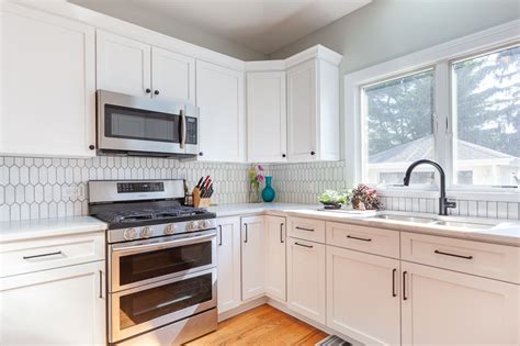 We have representatives throughout massachusetts, rhode island, connecticut and southern new hampshire, with offices in oxford, massachusetts, warwick, rhode island and. Kitchen Cabinet Reface and Refinish in Elmhurst, Illinois ...