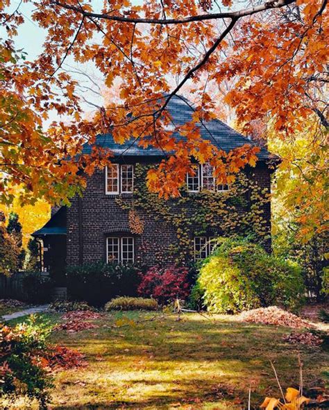 25 Inspiring Most Beautiful House With Autumn Colors Homemydesign
