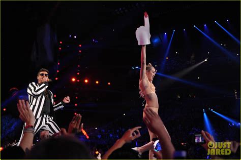 Miley Cyrus Blurred Lines With Robin Thicke At Vmas 2013 Video Photo 2937786 Miley Cyrus