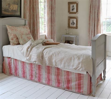 Messy Relaxation Love The Floorboards Cottage Chic Bedroom Country Girl Bedroom Country