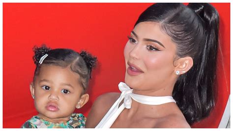 Kylie Jenners Daughter Stormi Webster Sings ‘rise And Shine In New Clip