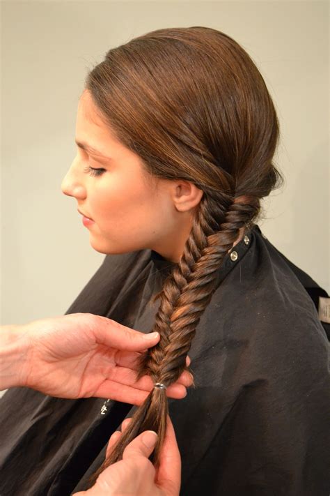 We all love to have messy hair. Side Fishtail Braid Tutorial | Tutorials I love ...