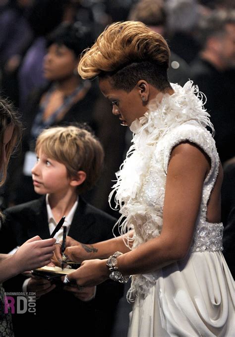 2010 Grammy Awards Acceptance Speech Rihanna Photo 10216355