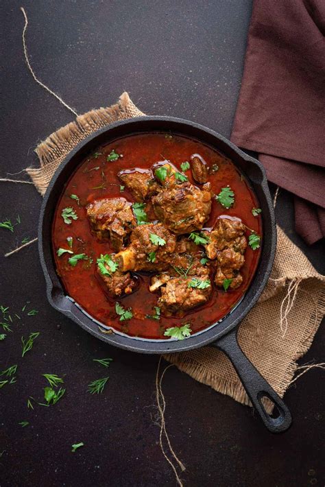 The lamb curry i make is a version of my ma's, but i make it even quicker by marinating it in buttermilk to tenderize the meat. Mutton Curry Recipe (Easy Lamb Curry) - Cubes N Juliennes