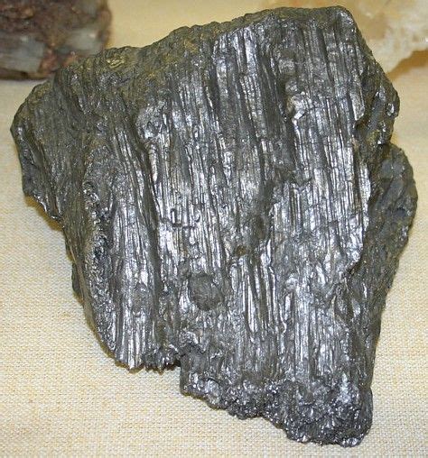 Graphite Mineral Information And Facts Minerals Graphite Rocks And