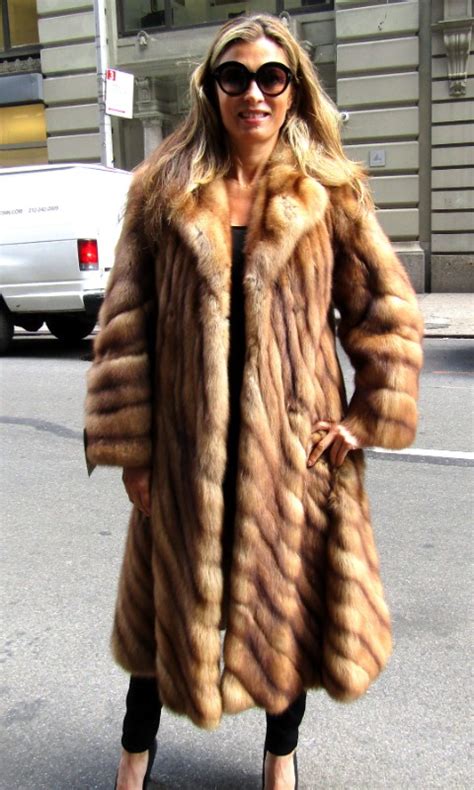 Pre Owned Golden Russian Sable Swing Coat Size 6 8 Madison Avenue Furs And Henry Cowit Inc