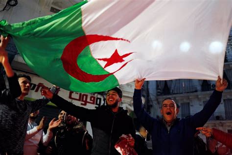 La Oposición Celebra La Renuncia De Buteflika A Un Quinto Mandato Pero