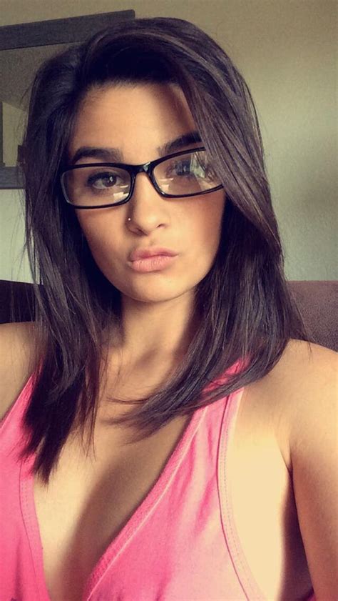 16 Pictures That Prove Wearing Glasses Makes You Look Hot Fooyoh