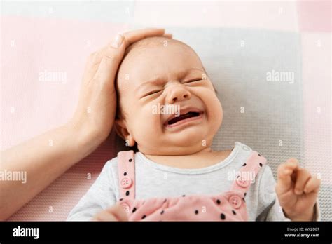 Mother Comforting Crying Child Fotos E Imágenes De Stock Alamy