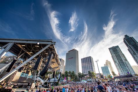 Go Inside Ultra Music Festival 2014 With These Giant Photos NSFW