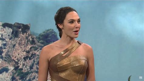 Watch The Moment Gal Gadots Wonder Woman Shares Seriously Steamy Kiss