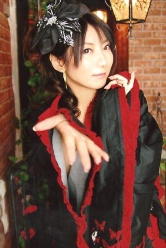Hitomi Harada Upper Body Costume Black Red Right Hand Extended