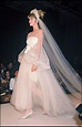 Tendance 90s: Claudia Schiffer en mariée Chanel | Chanel wedding dress ...
