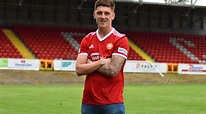 Paddy McNally signs for the Ports - Portadown Football Club