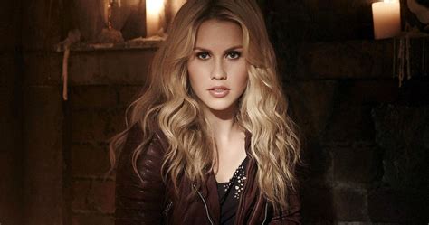 Supergirl Tv Show No Longer Interested In Claire Holt