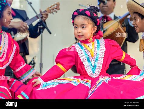 Mexican Dance By Children Hi Res Stock Photography And Images Alamy