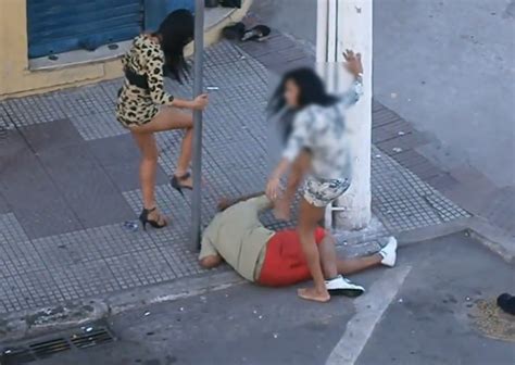 【動画】売春婦2人に男がボコボコにされてる・・・ ポッカキット