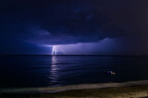 Premium Photo Thunderstorm On A Sea