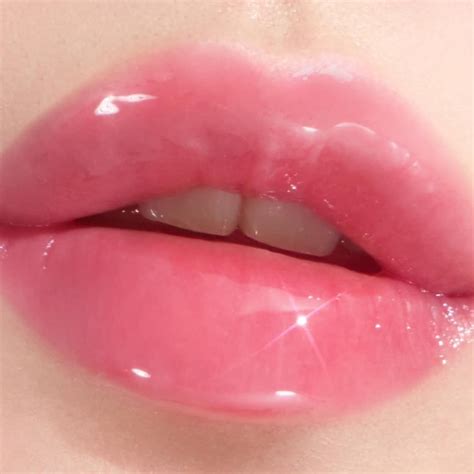 𝕴𝖈𝖊𝖑𝖆𝖓𝖉 𝕱𝖔𝖝 Bright Pink Lipsticks Pink Lipsticks Lip Art Makeup