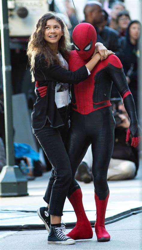 tom holland and zendaya on the set of spider man far from home 「スパイダーマン」シリーズ第2弾「ファー・フロム・ホーム