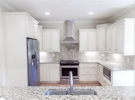 Steel grey granite has the rugged form of the charming flavor in it on the whole. The way that these white shaker cabinets, gray granite countertops, and stainless steel ...