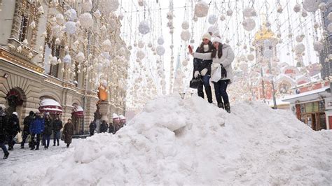 Moscow Hit By Freak Snowstorm In Photos