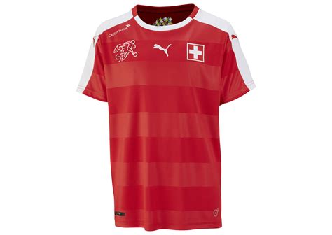 Schweizer nationalmannschaft bei der wm 2009 (spiel gegen lettland). Trikot der Schweizer Fussballnationalmannschaft | Bestswiss