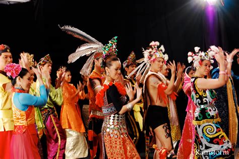 Tahun baru cina / chinese new year tahun baru cina mungkin sambutan perayaan kaum cina yang paling popular di malaysia. Costume Pesta Kebudayaan Di Malaysia | Mabuk Ketum Berita