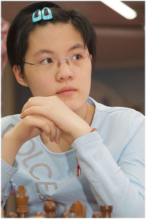 chessworld hou yifan wins women s grand prix