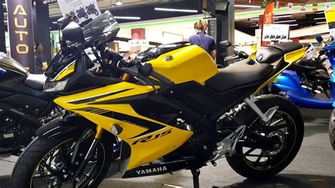 The basic design theme of r15 has been retained and yamaha took inspirations from the flagship r1, so it already had superbike looks. Yamaha YZF-R15 V3.0 Spied In New Bright Yellow Colour