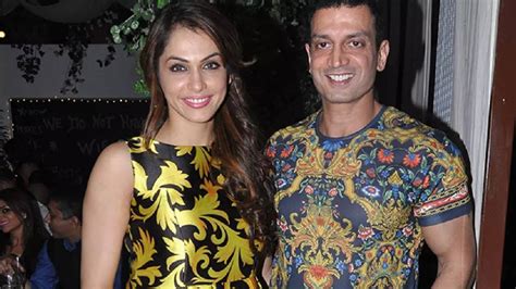 Isha Koppikar Took Divirce From Timmy Narang Isha Koppikar Divorce14 वर्षानंतर तुटला ईशा