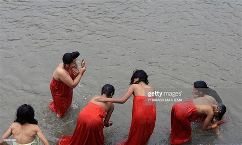 Nepalese Hindu Women Take Ritual Baths In The Bagmati River During News Photo Getty Images