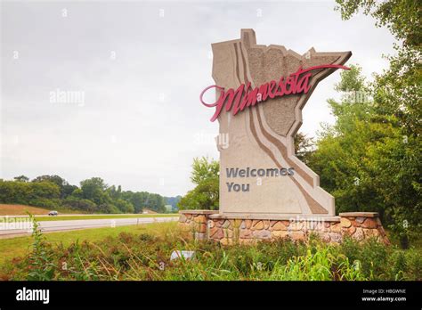 Minnesota Welcomes You Sign Stock Photo Alamy