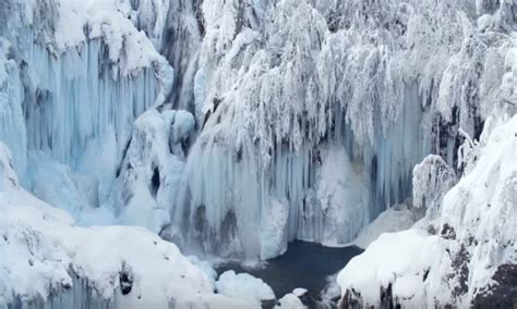 Video Enchanting Winter Wonderland At Frozen Plitvice
