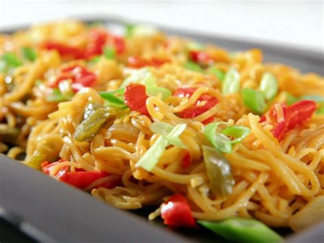 This vegan recipe is a versatile staple you will want to make again and again. Vegetable Lo Mein Recipe | Sandra Lee | Food Network