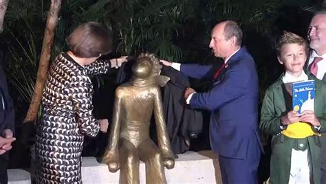 Little Prince Statue Unveiled In New York Video Dailymotion