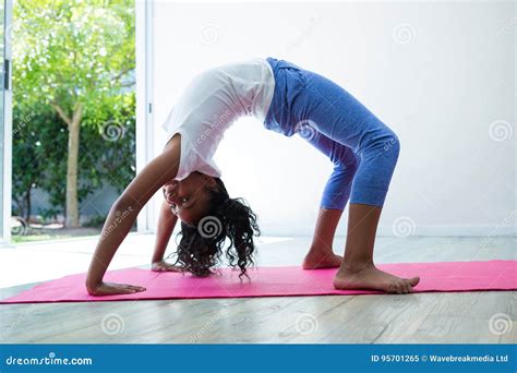 Girls In Yoga Pants Bending Over Telegraph