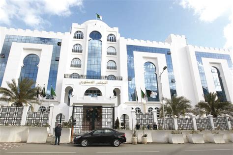 Parmi les institutions établies par la constitution de 1958, le conseil constitutionnel est un organe spécialisé qui a été conçu pour assurer principalement . Algérie : La Présidentielle ne peut être organisée le 4 ...