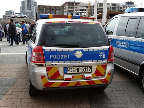 Polizei Hessen Opel Zafira Am 260915 Auf Der Iaa In Frankfurt Am Main