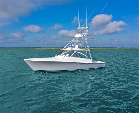 Express Style Boats A Guide To Fast Cruisers Boat Trader Blog