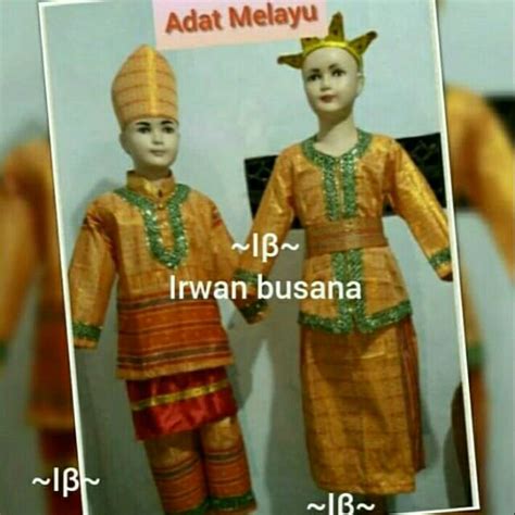 Adat istiadat tentu tidak terlepas dari pakain adat, itu sebuah ciri khas suatu daerah dengan adat istiadatnya sesuai dengan hukum dan norma adat yang berlaku. 40+ Trend Terbaru Gambar Baju Adat Melayu Riau - JM ...