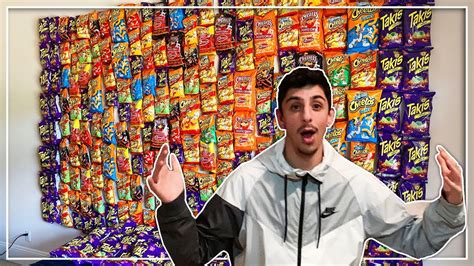 Filling Faze Rugs Room With 1000 Bags Of Chips Youtube