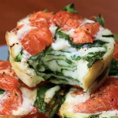 What is better for weight loss? Yummm ! These tomato & spinach egg white cups are such a great make-ahead breakfast for your ...