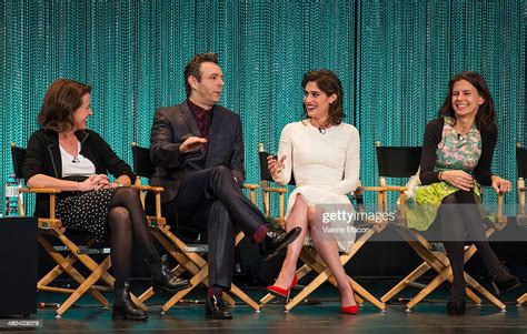 Michelle Ashford Michael Sheen Lizzy Caplan And Sarah Timberman News Photo Getty Images