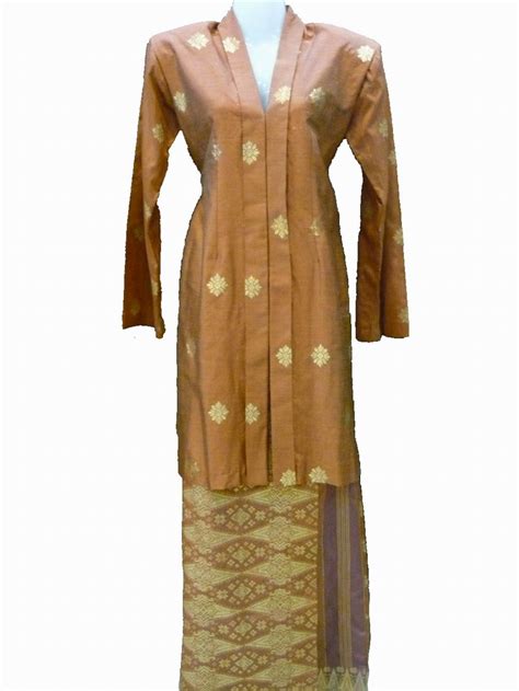 Baju kurung johor untuk perempuan menjadi sinonim dengan baju kurung tradisional yang standard. aturgaya blogspot.com: Video cara memotong kain untuk ...