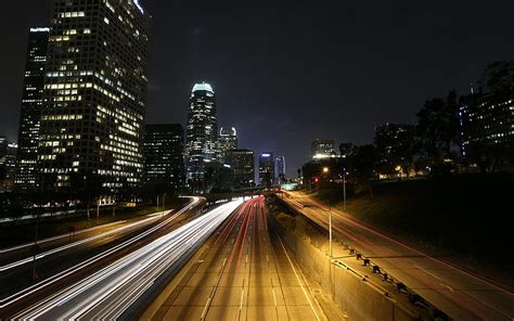 건물 도시 고속도로 고속도로 조명 밤 도로 고층 빌딩 저속 Hd 배경 화면 Wallpaperbetter